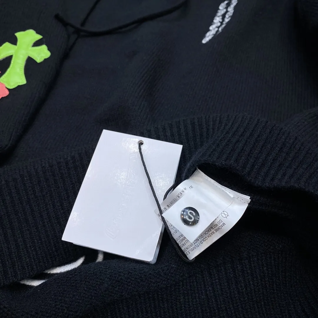 P316 Chrome Hearts 🍁Autumn and winter sweater series🍁 Heavy-duty colorful sweater with red mouth embroidery on both arms, 20 pieces of imported color patchwork leather on both sleeves ➕Tajima machine embroidery process, selected high-quality wool blended knitted fabric, non-market ordinary version 🌈Recommended color: black 🌈Cardage: S, M, L, XL